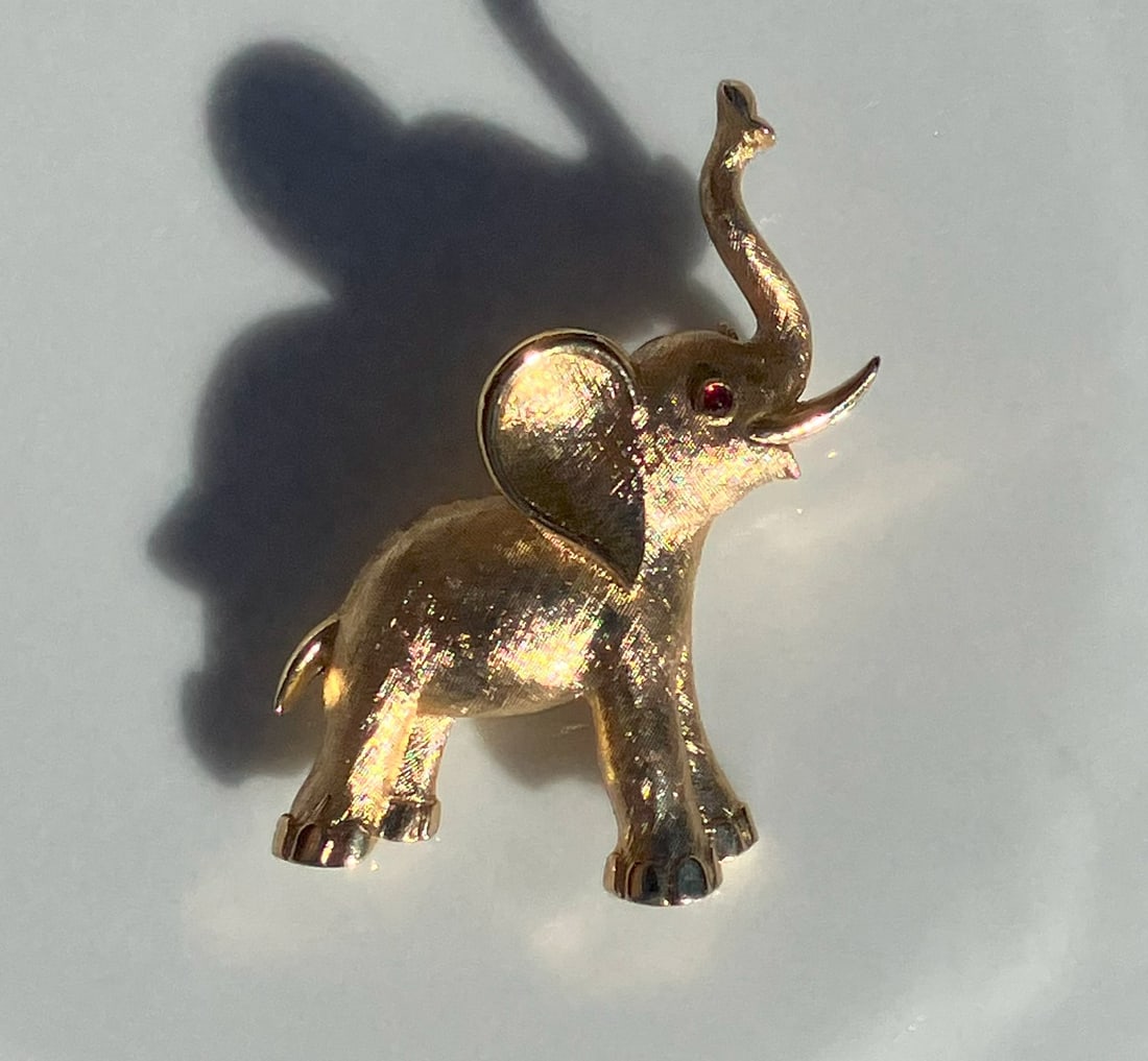 Vintage Trifari Brooch Pin (1 of 3)