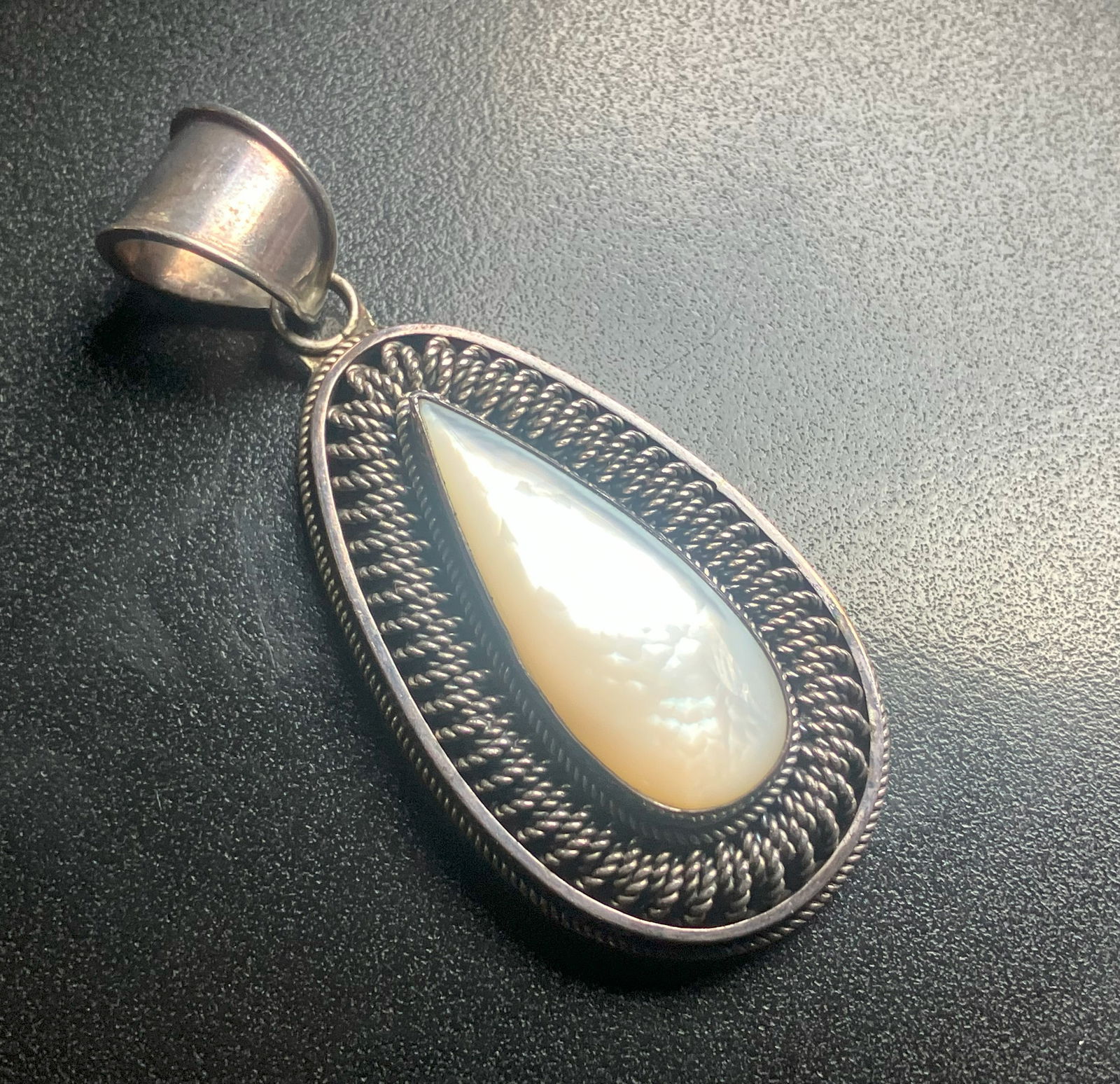 Vintage Silver Teardrop Pendant: Vintage Silver Teardrop Pendant, Size: 2.5", weight 22g