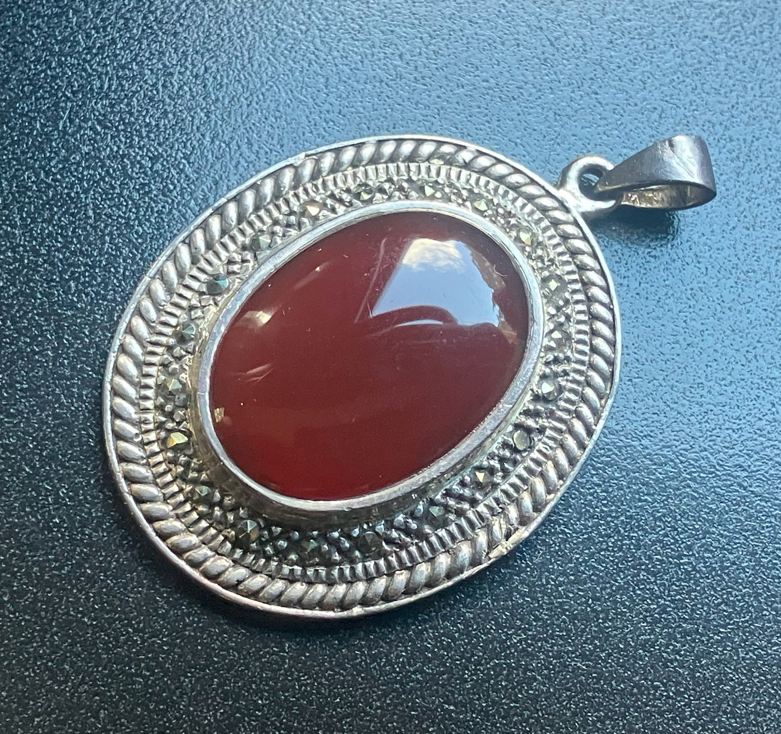 Silver Red Carnelian Pendant: A beautifully crafted silver pendant featuring a striking red Carnelian gemstone. Size:2"