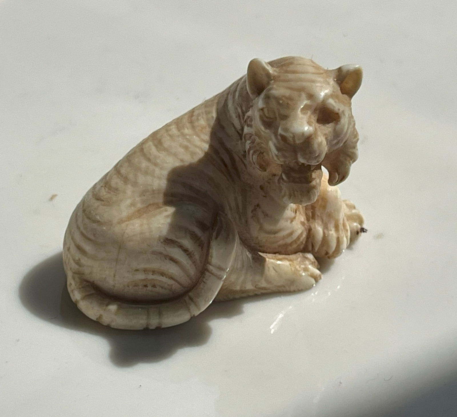 Carved Tiger Statue: Carved Tiger Statue, Size 2"