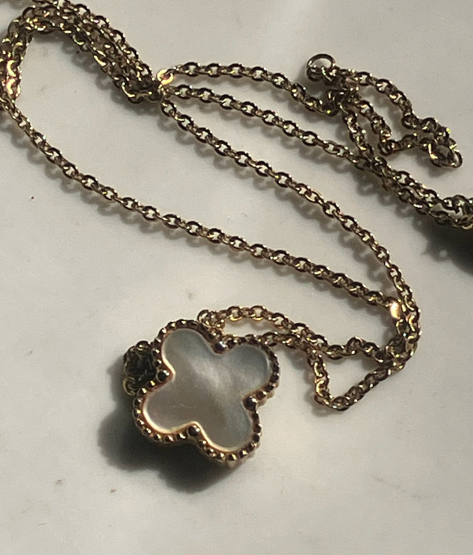 Mother of pearl pendant necklace: Mother of pearl pendant necklace