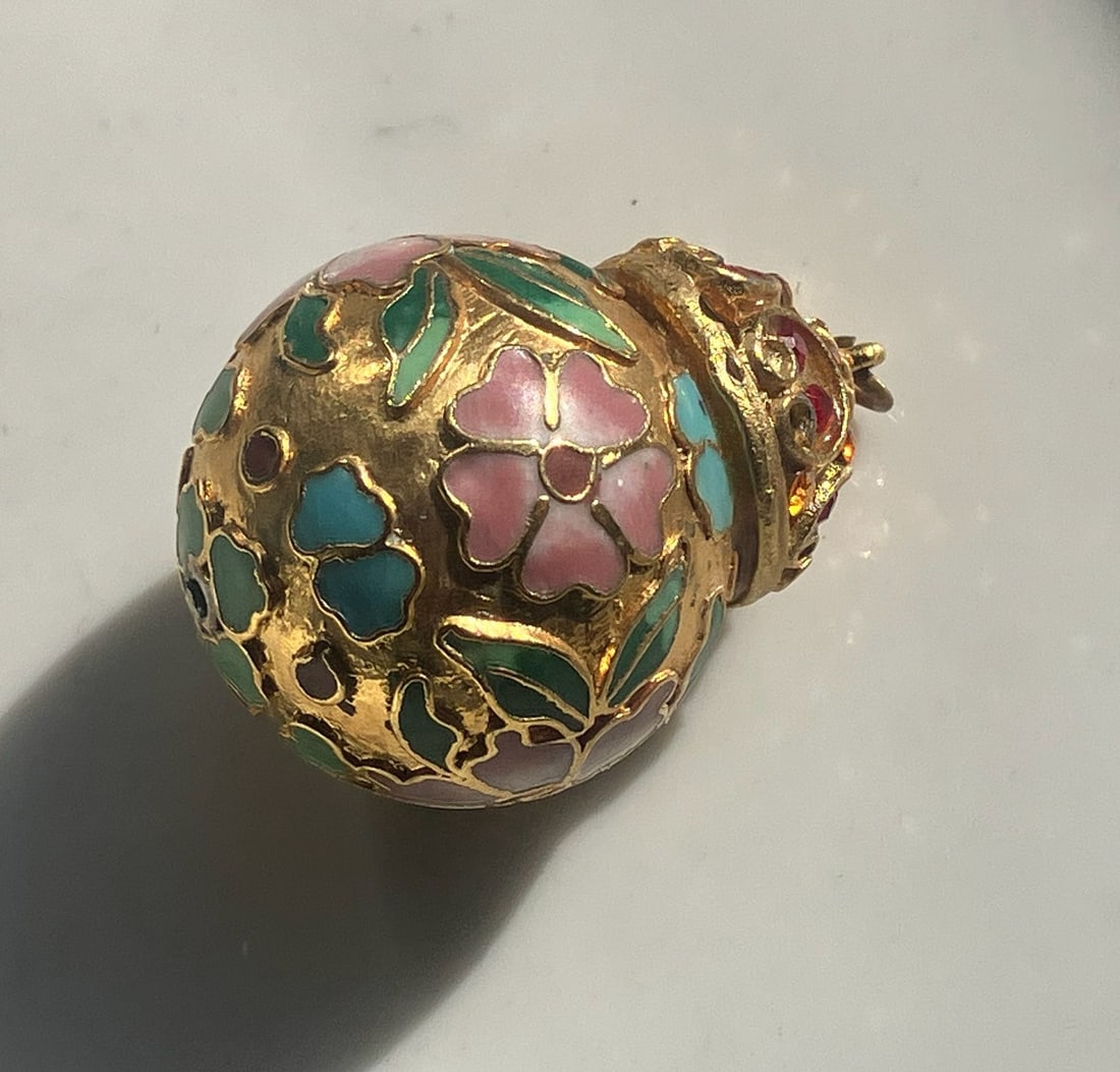Vintage Cloisonne Pendant: Vintage Cloisonne Pendant