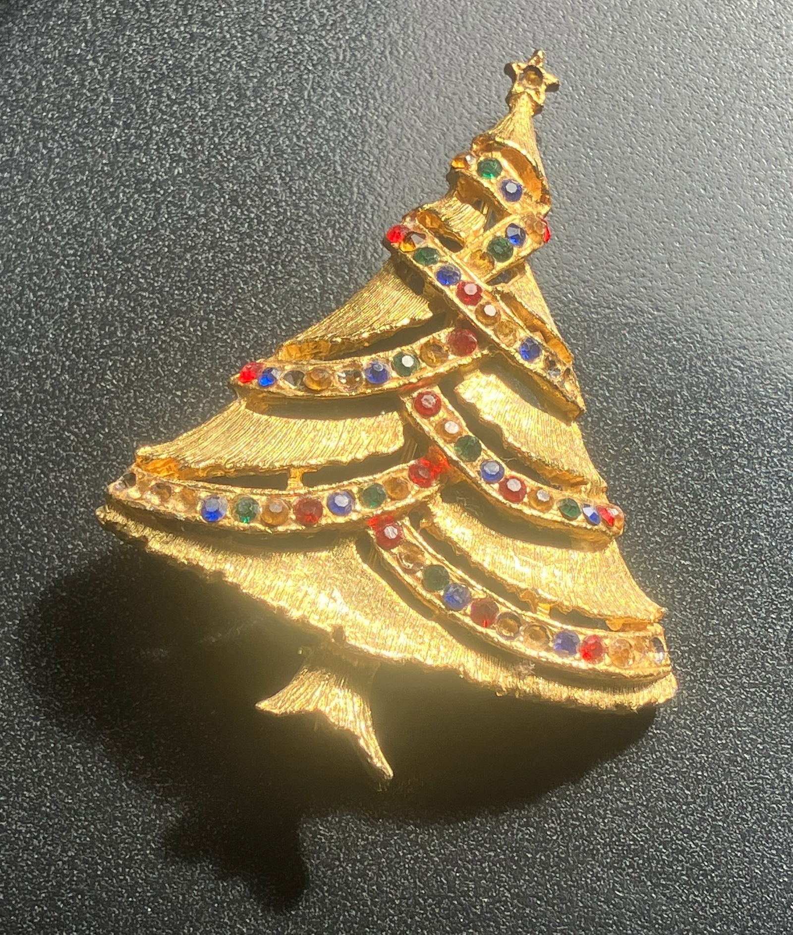 Christmas Tree Brooch (1 of 3)