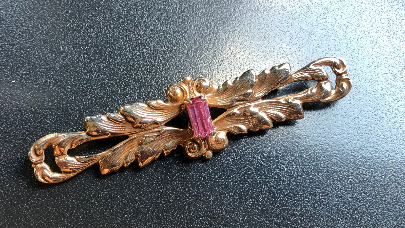 Vintage Gold Filled Brooch: A beautifully crafted vintage brooch with intricate details and a central gemstone.