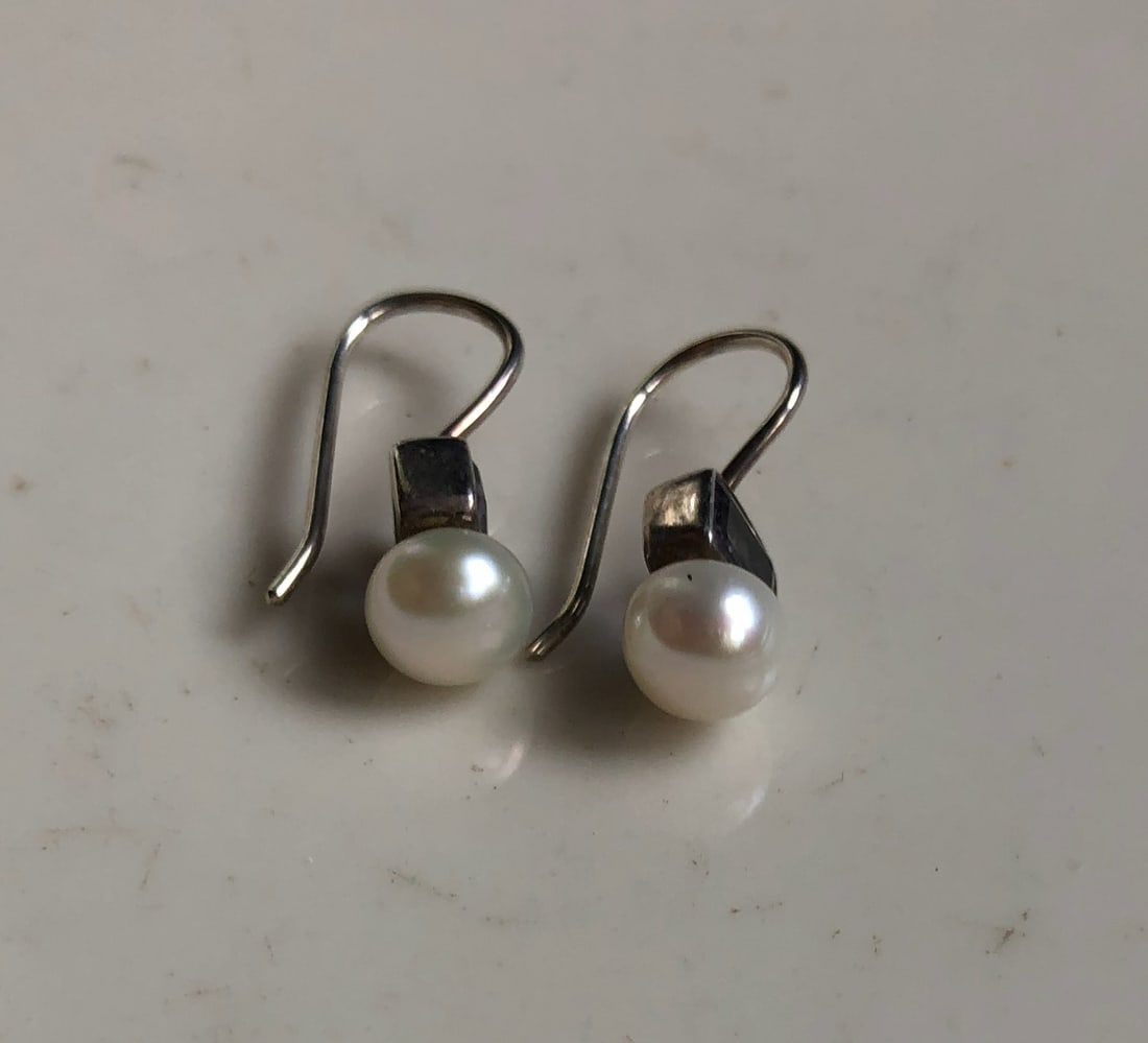 Pair of Silver Pearl Earrings: Pair of Silver Pearl Earrings