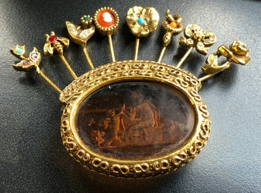 Vintage Cameo Brooch Pin