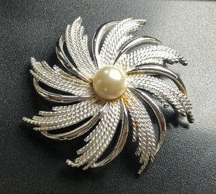Vintage Brooch Pin