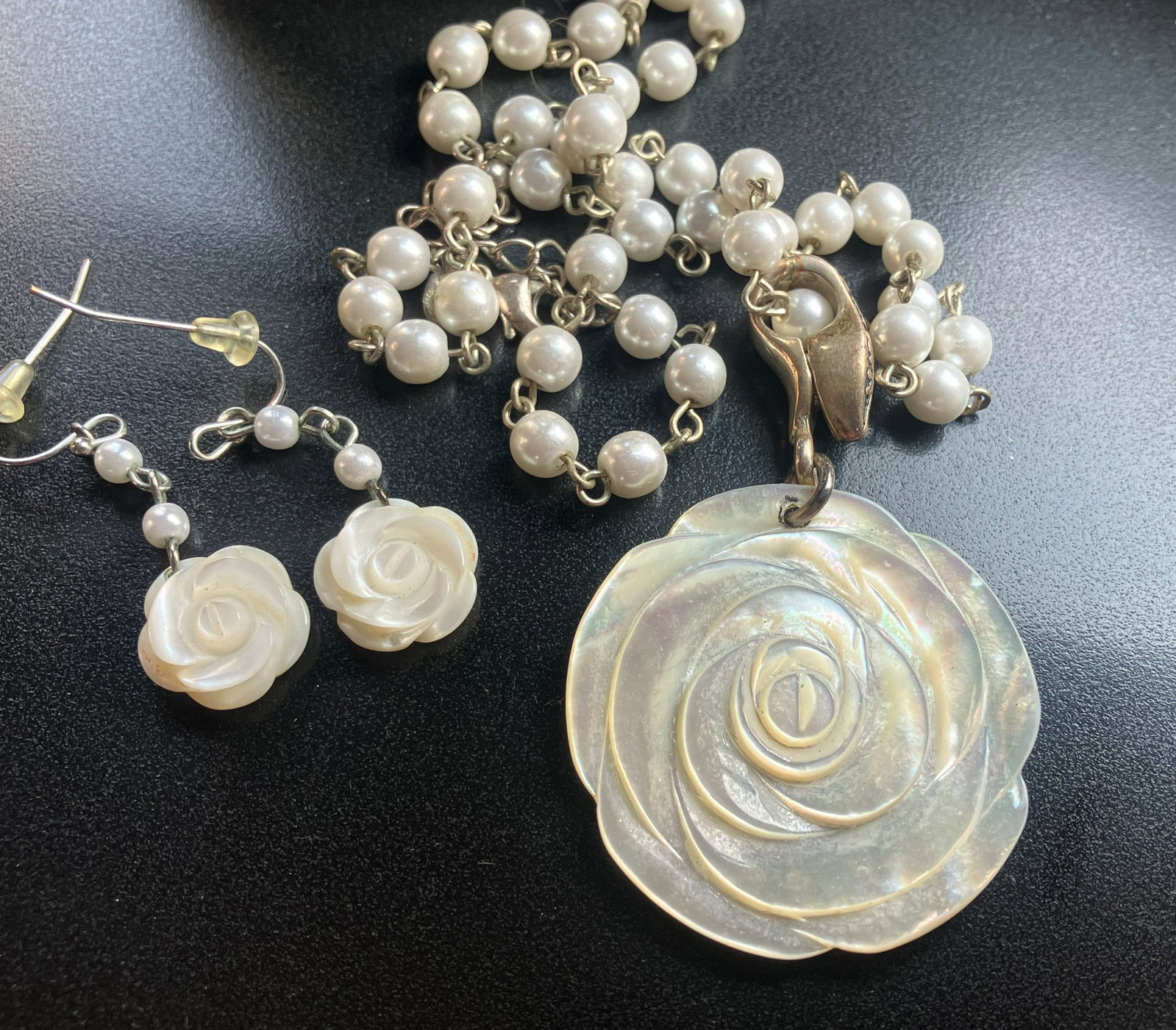 Set of Pearl and mother of pearl necklace and Earrings: Set of Pearl and mother of pearl necklace and Earrings