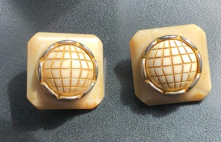 Pair of earrings