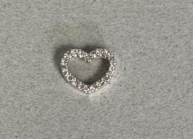 10k white gold diamond heart pendant
