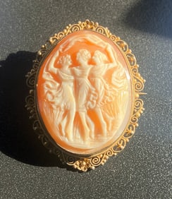 Vintage Cameo Brooch Pin