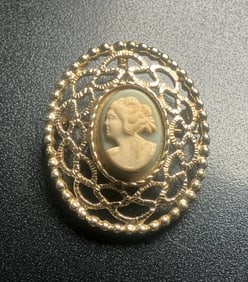 Vintage Cameo Brooch