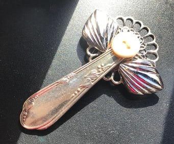 brooch, wing and long tail design