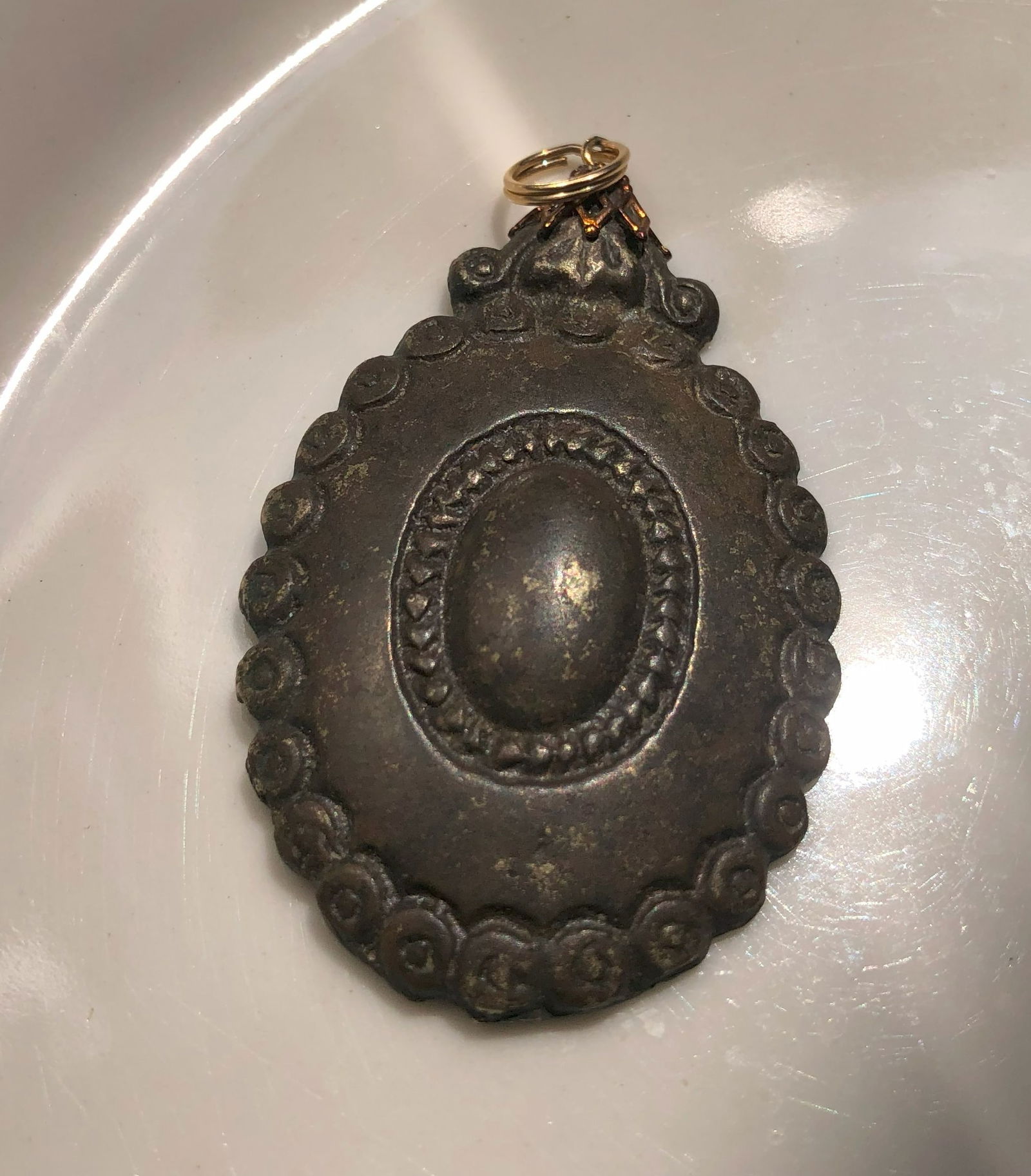 Antique Bronze Pendant: Antique Bronze Pendant
