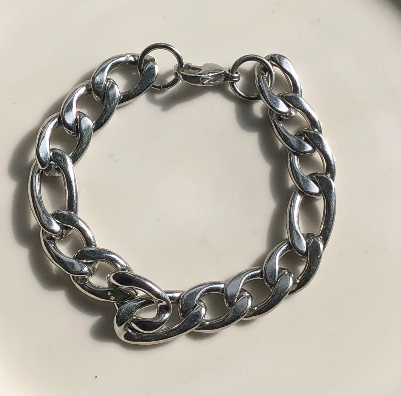 Chain Bracelet: Elegant chain bracelet with a classic design.