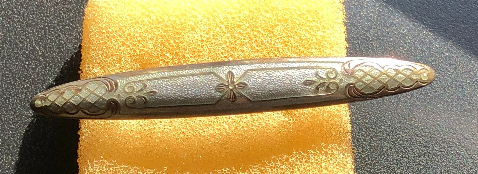 Vintage Silver Brooch Pin: Vintage Silver Brooch Pin, Size: 2.5"