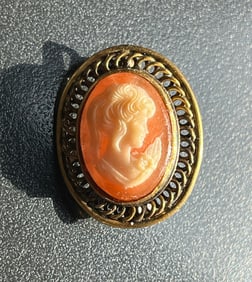 Vintage Cameo Brooch Pin