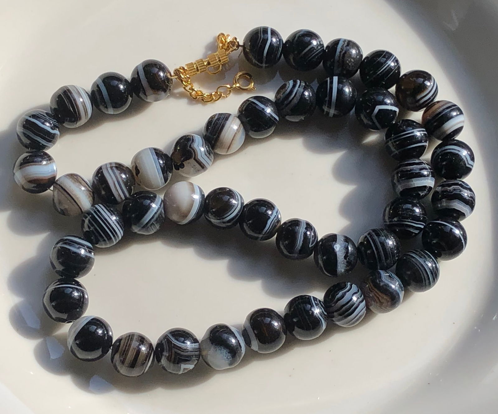 Vintage Agate Necklace: Vintage Agate Necklace, Size of each bead: 10mm