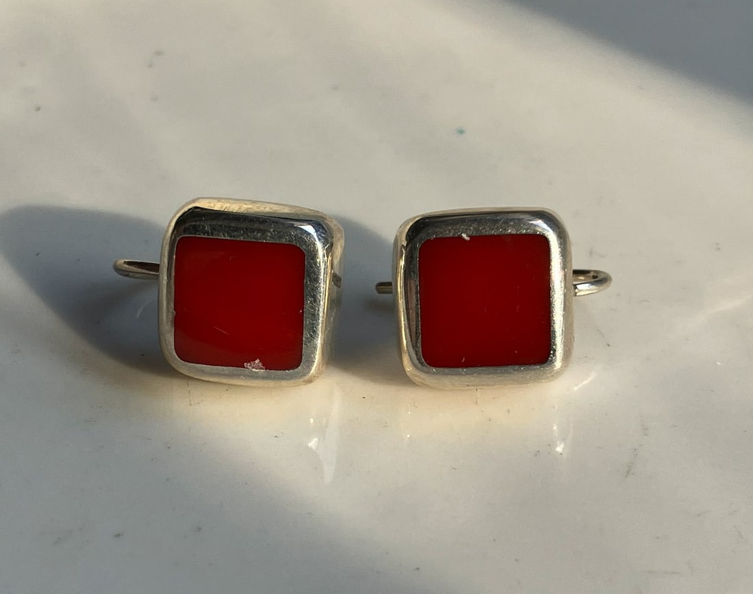 Pair of Silver Earrings: Pair of Silver Earrings