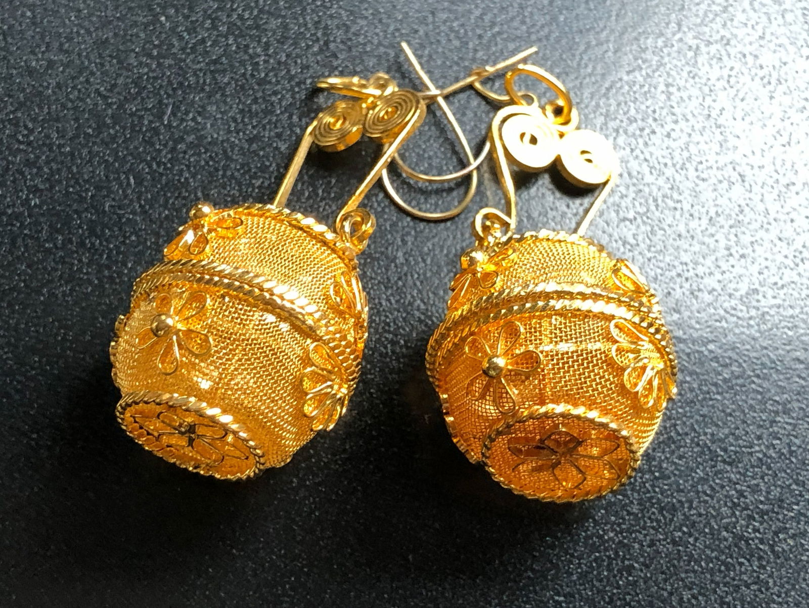 Pair of Gold Filled Earrings: Pair of Gold Filled Earrings