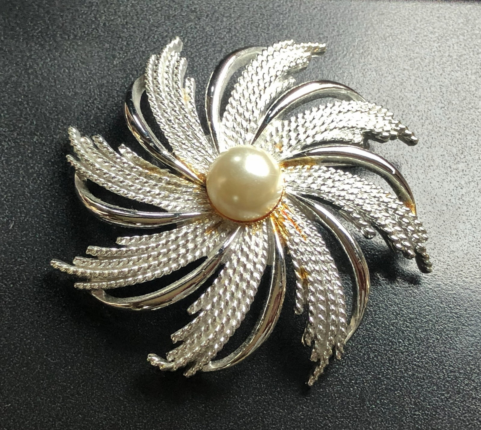 Vintage Brooch Pin: Vintage Brooch Pin