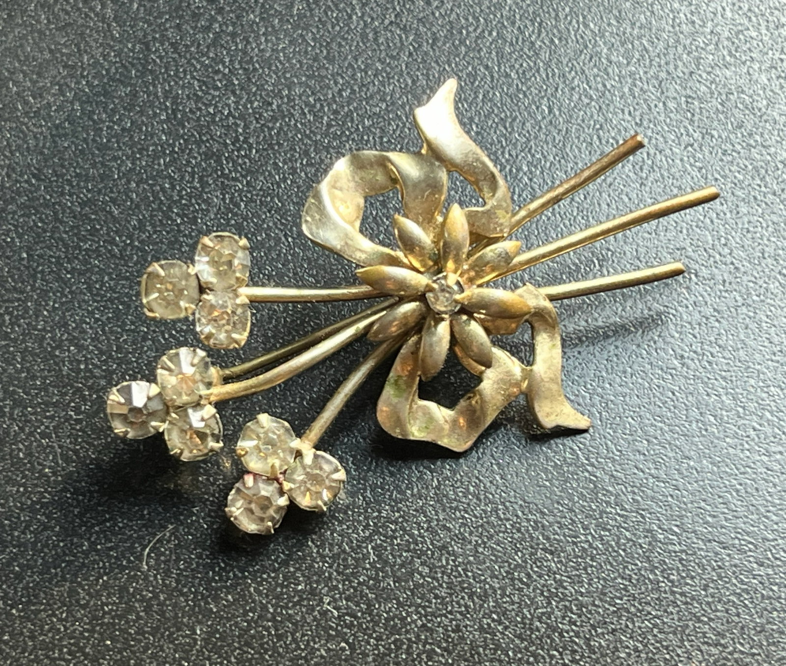 Vintage Brooch Pin: Vintage Brooch Pin, Size: 2"