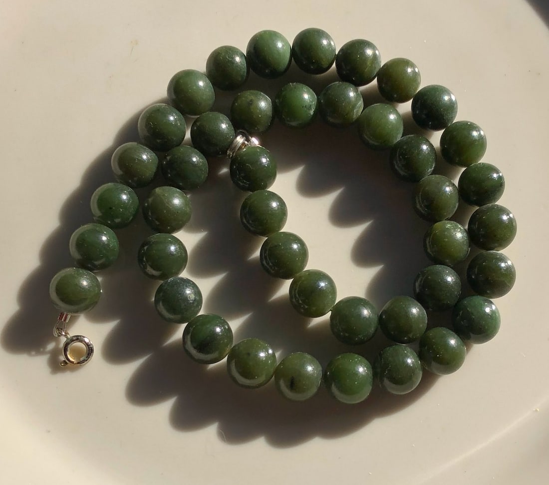 Vintage Green Jade Necklace, Size of bead: 10mm: Vintage Green Jade Necklace, Size of bead: 10mm