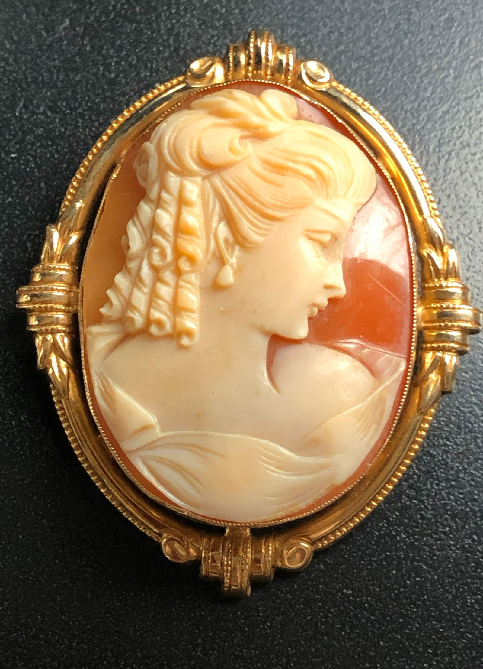 10K Gold Vintage Cameo Brooch