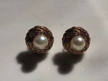 Pair of 14K Gold Earrings, weight 8.4g