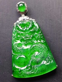 18K Gold Diamond Natural Jadeite Dragon Pendnat