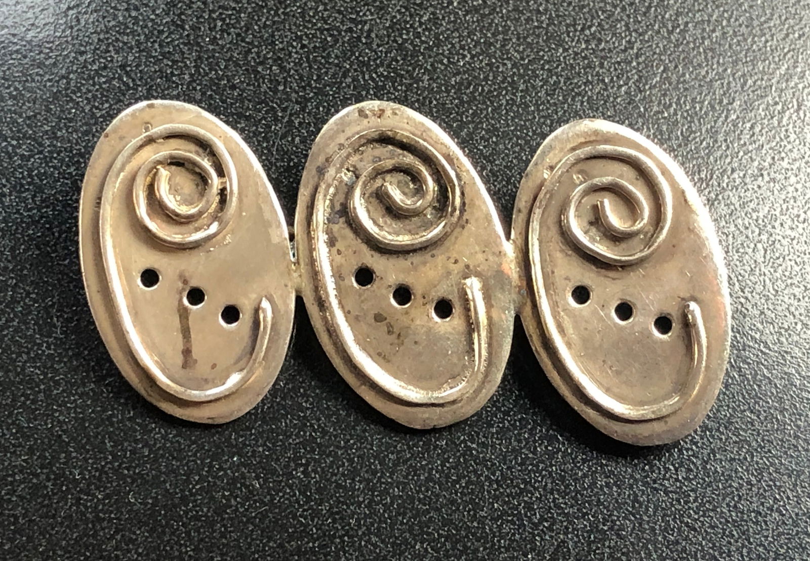 Vintage Silver Brooch Pin: Vintage Silver Brooch Pin, weight 8.4g