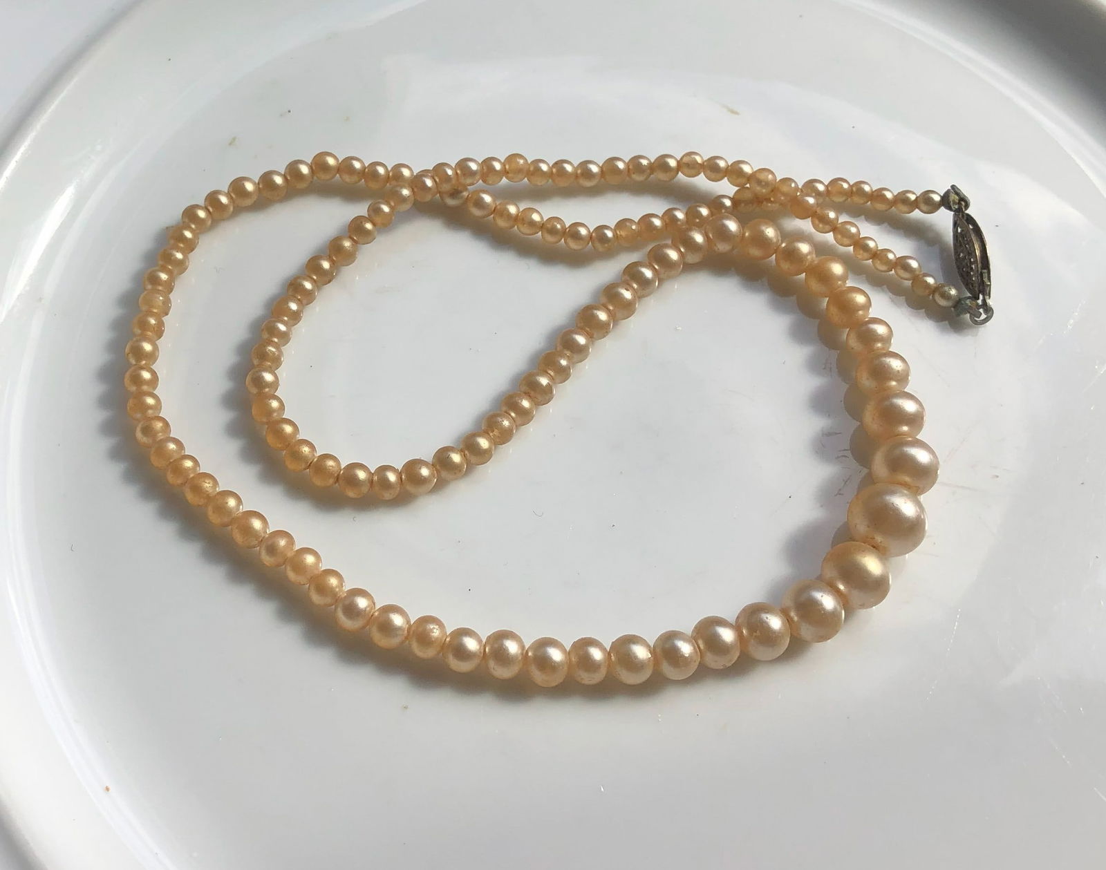 Faux Pearl Necklace (1 of 2)