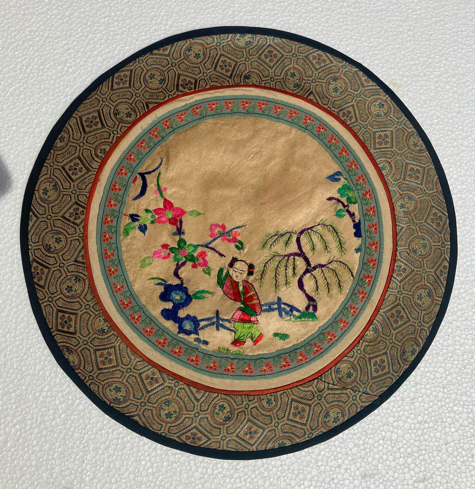 Vintage Embroidery Panel: Vintage Embroidery Panel, Diametyer: 11"