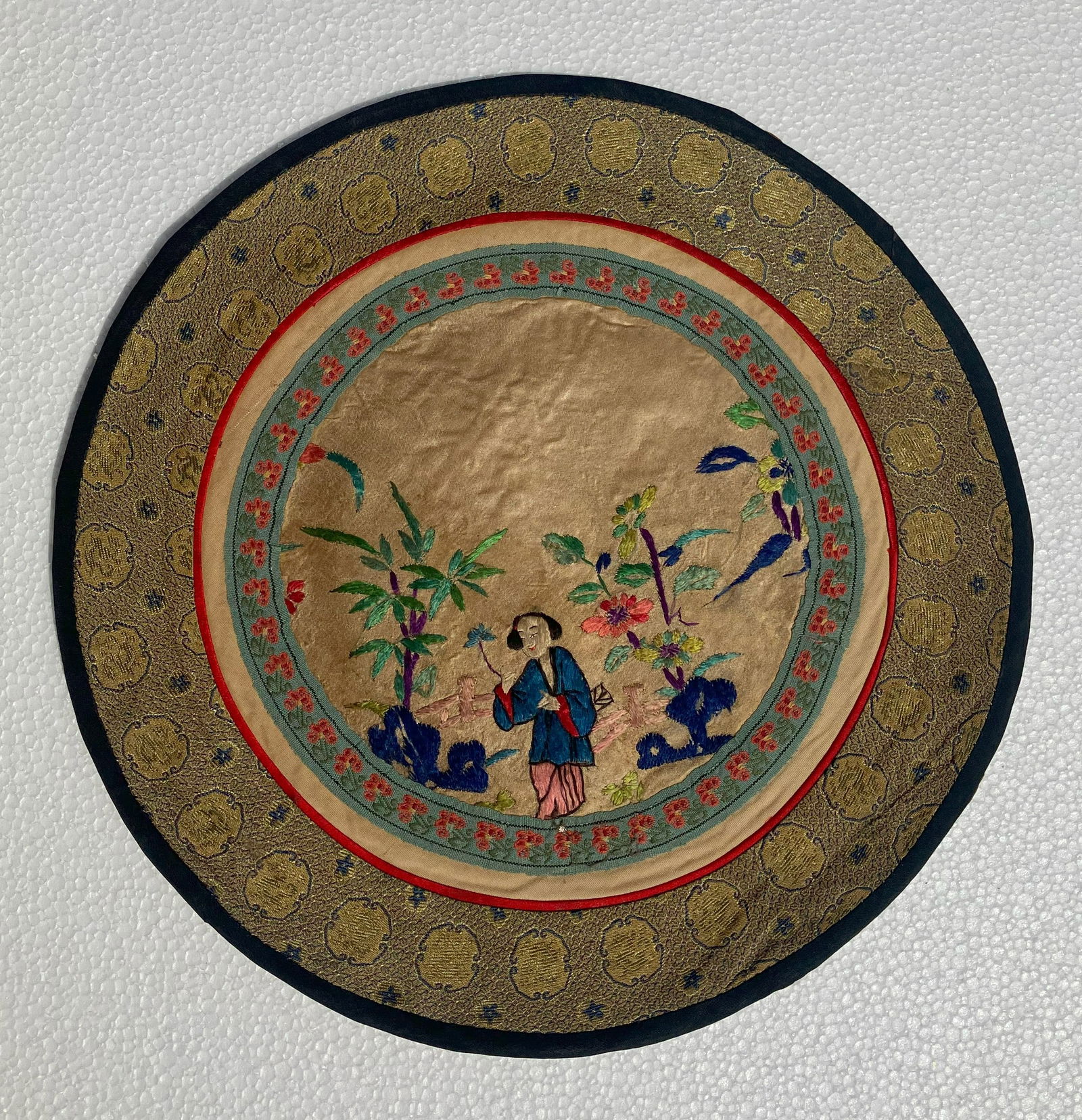 Vintage Embroidery Panel: Vintage Embroidery Panel, Diametyer: 11"