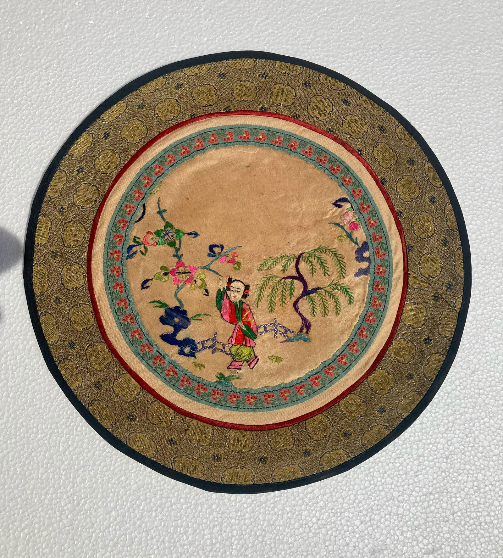 Vintage Embroidery Panel: Vintage Embroidery Panel, Diametyer: 11"