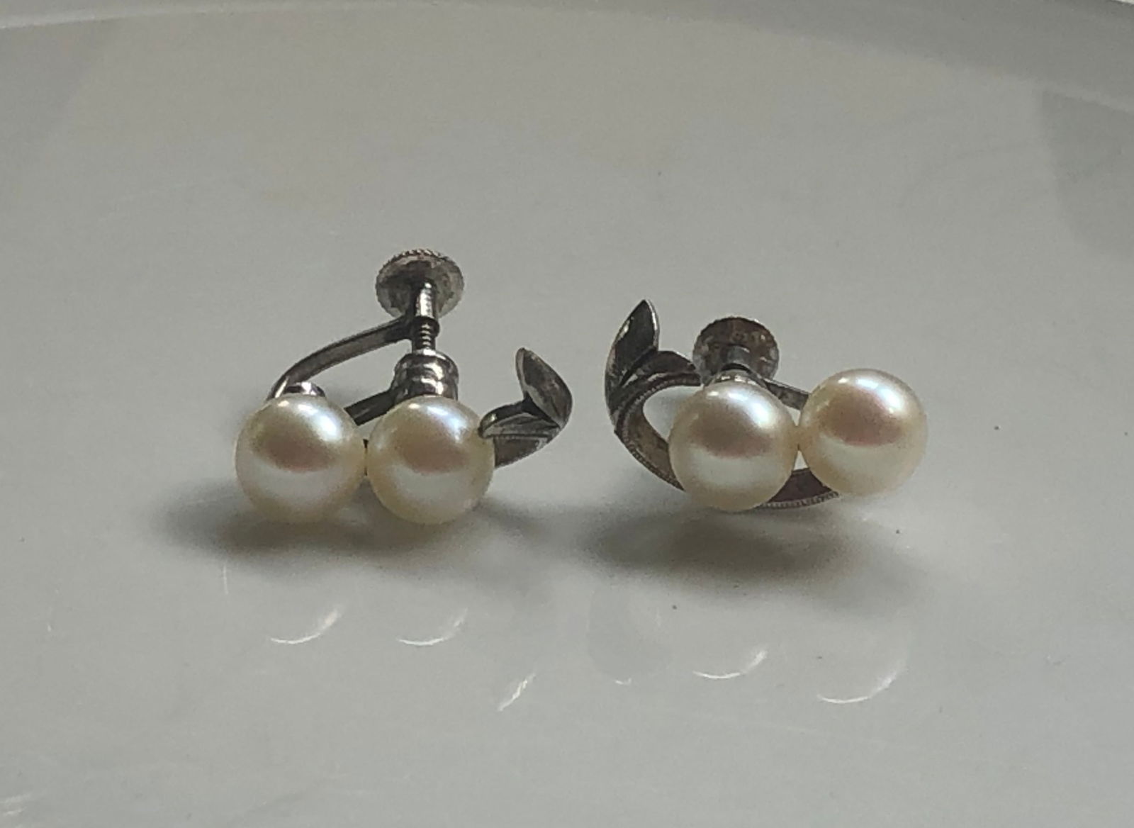 Pair of Silver Parl Earrings: Pair of Silver Parl Earrings