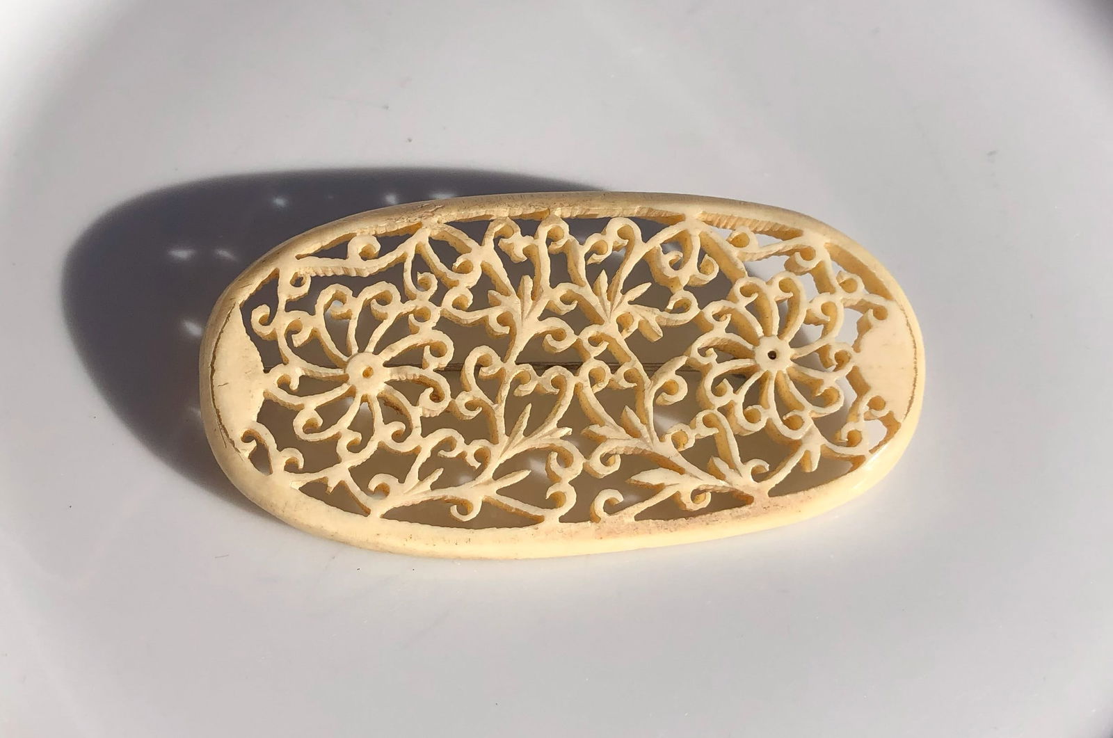 Vintage Carved Brooch Pin (1 of 3)