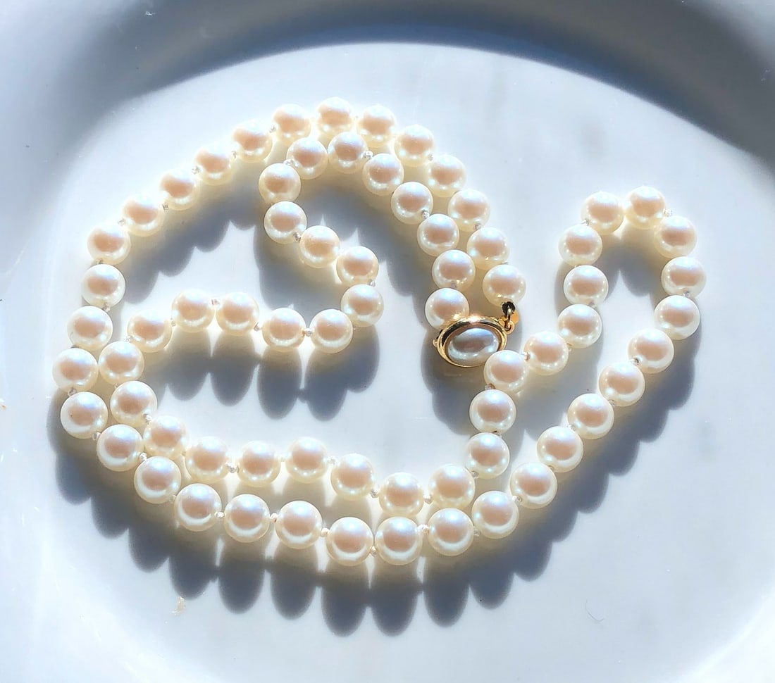 Talbolts Necklace: Elegant Talbolts necklace with a gold tone clasp.