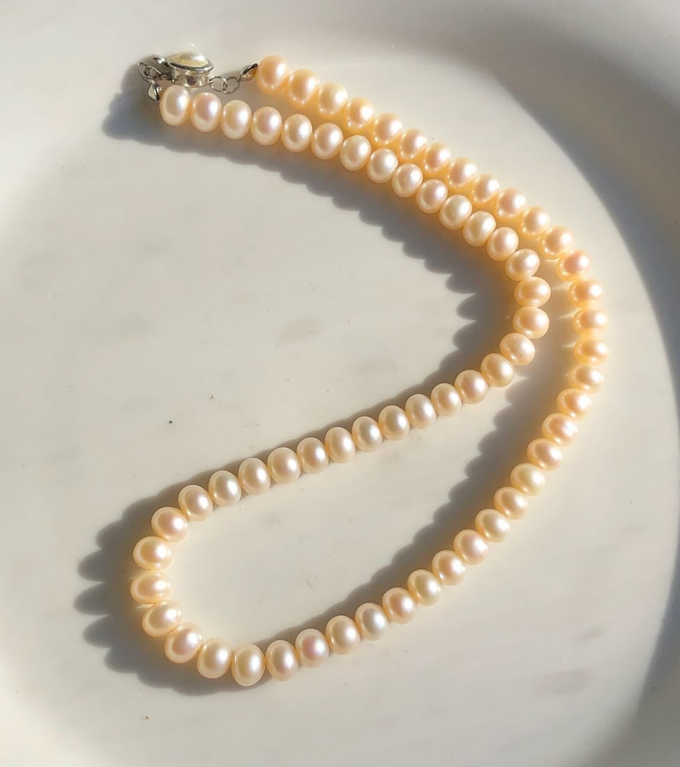 Vintage Pearl Necklace (1 of 4)