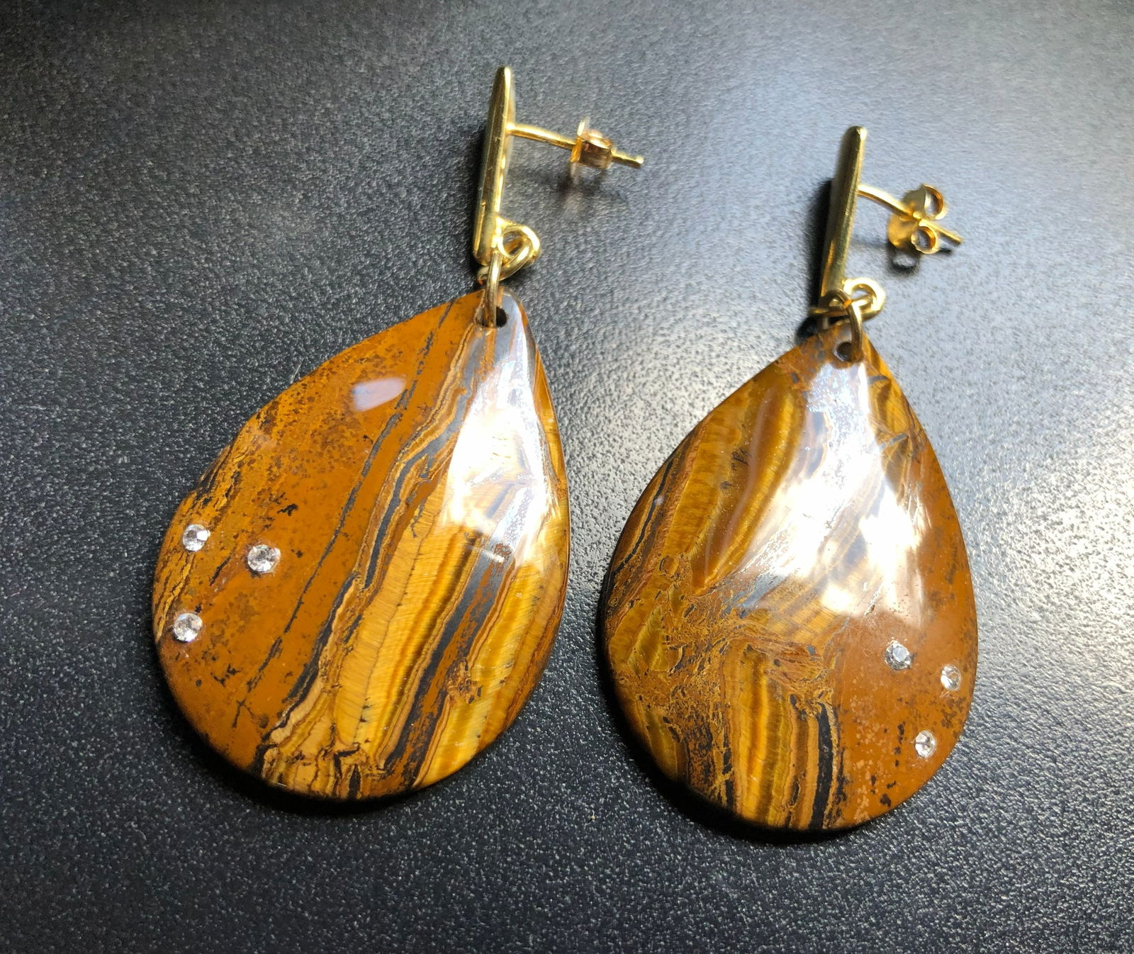 Tiger Eye Teardrop Earrings: Elegant tiger eye teardrop earrings with gold accents.