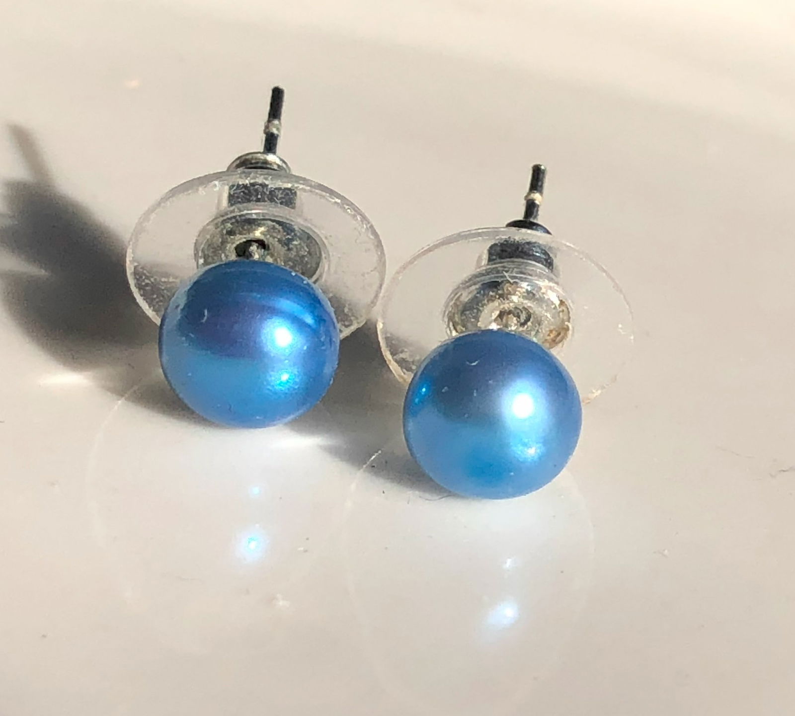 Pair of Pearl Earrings (1 of 2)