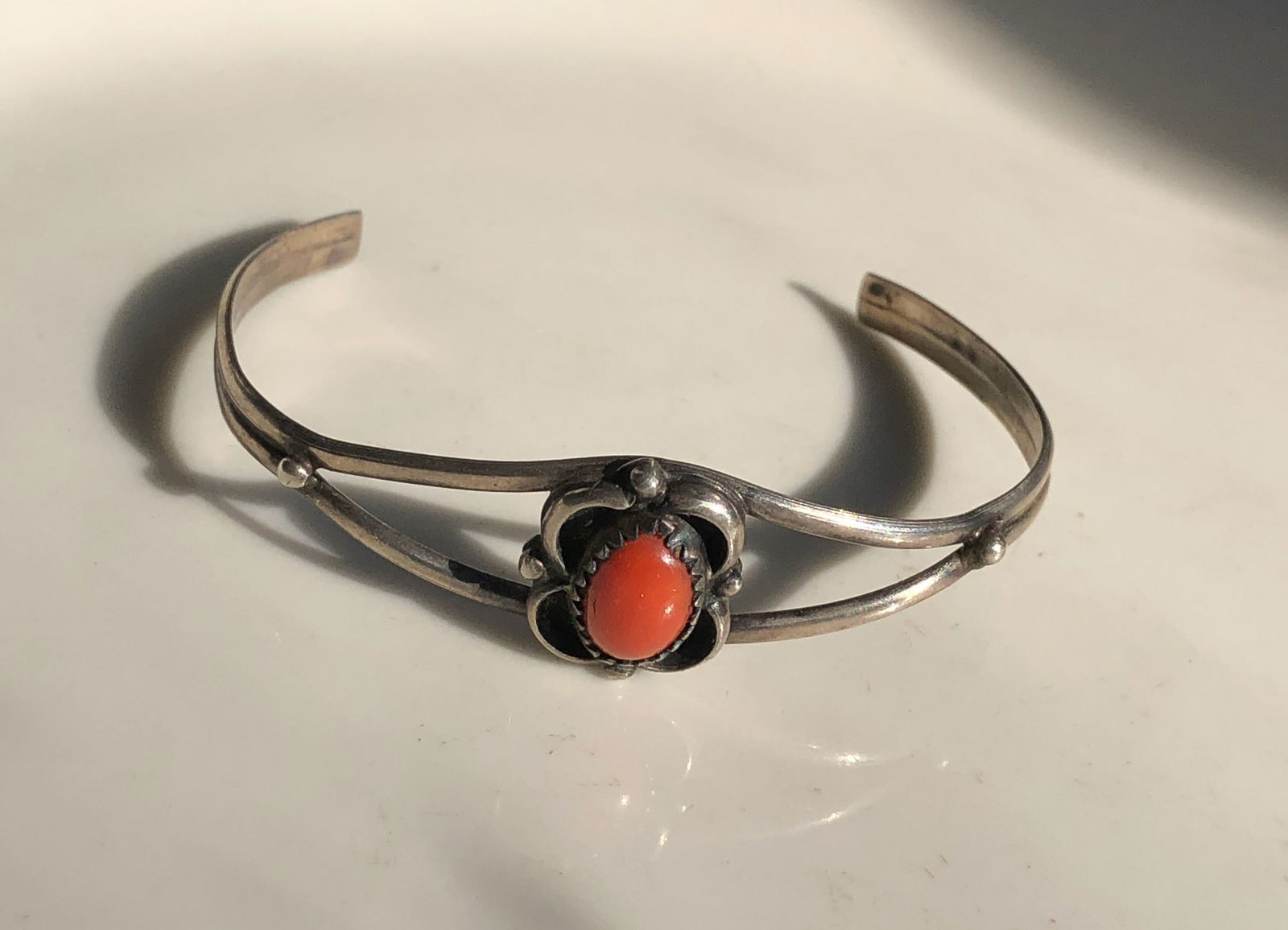 Vintage Silver Red Coral Bracelet: Vintage Silver Red Coral Bracelet, weight 6.9g