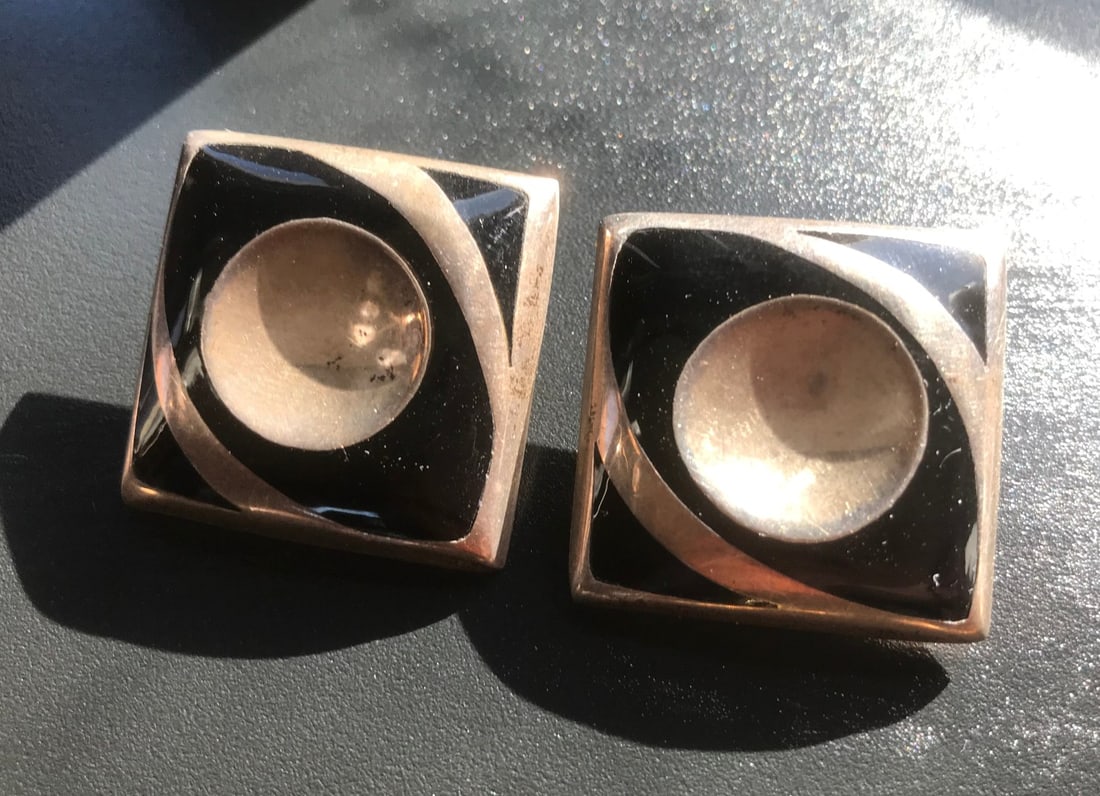 Pair of Silver Earrings, Size: 1" (1 of 3)