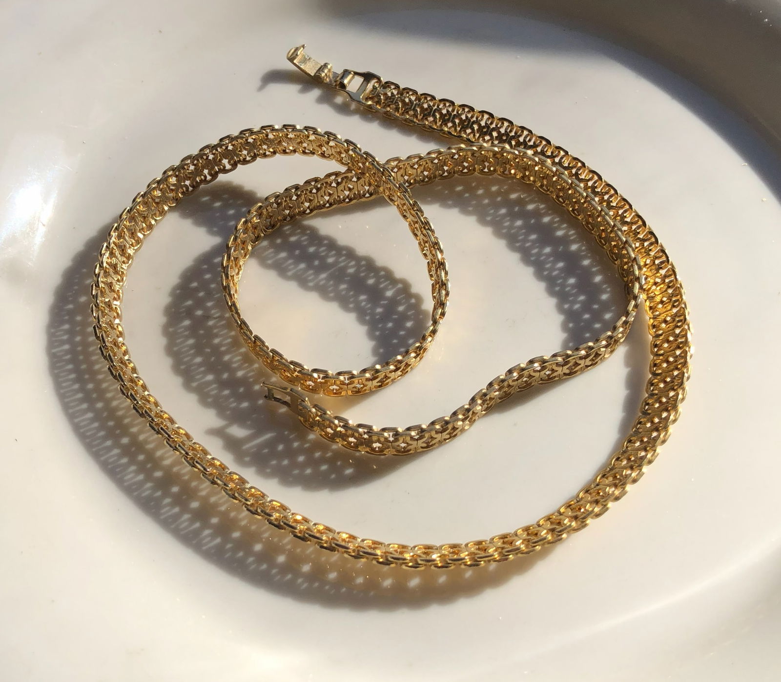 Vintage Necklace (1 of 1)