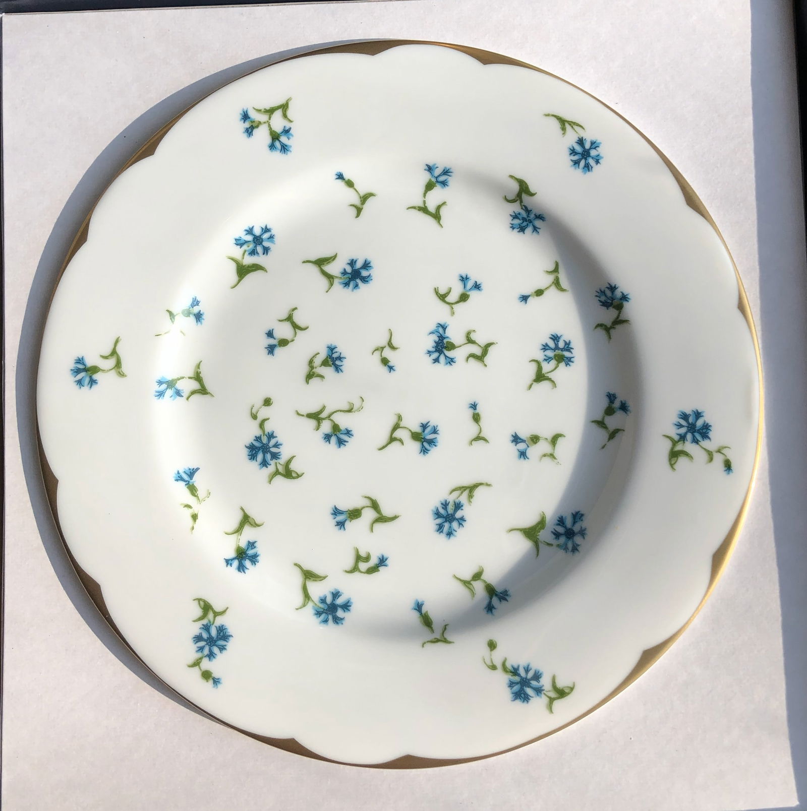 White house Desert Plate: A beautifully designed Whitehouse decorative plate, diameter: 7.5"