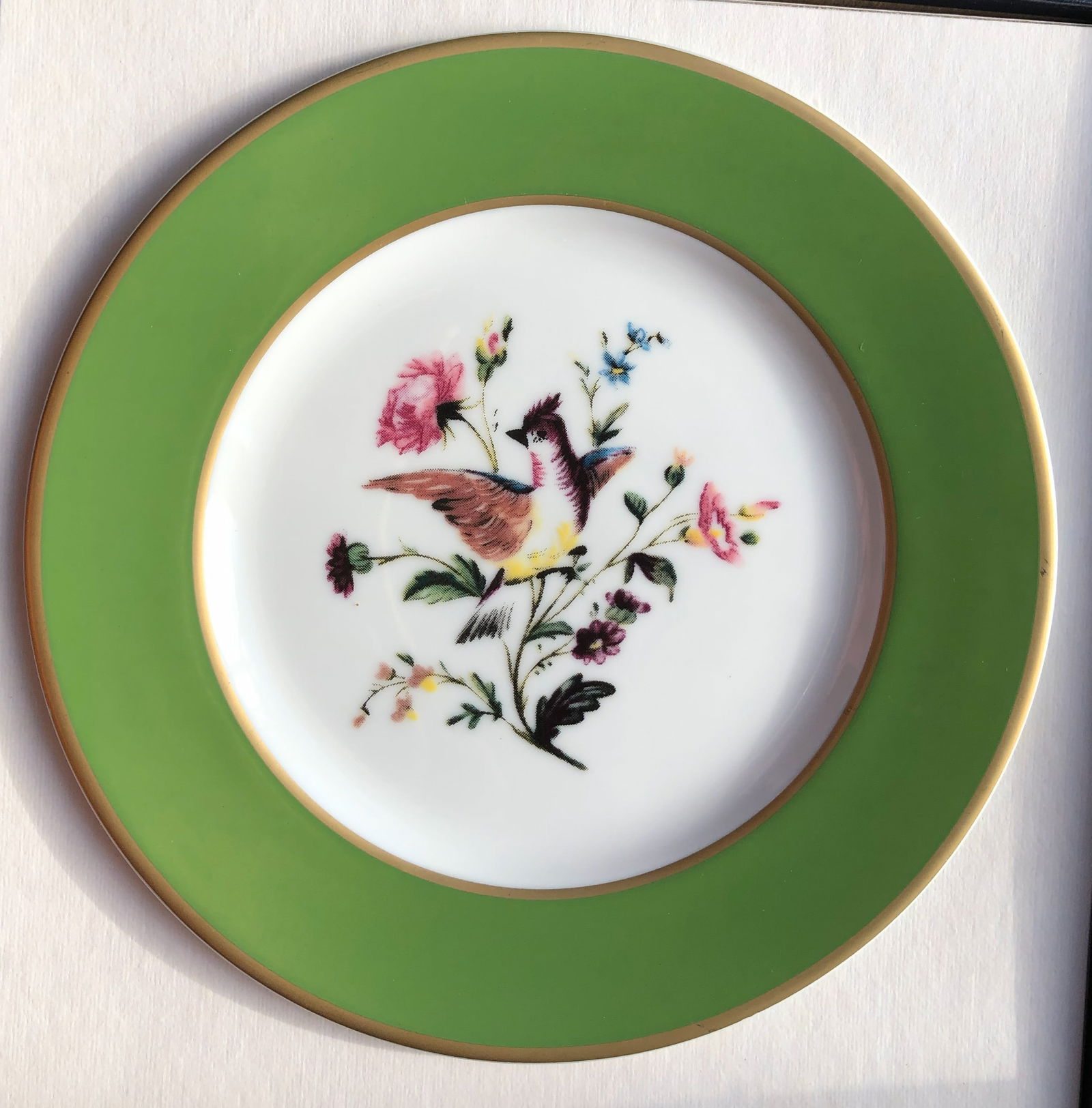 White house Desert Plate: A beautifully designed Whitehouse decorative plate, diameter: 7.5"