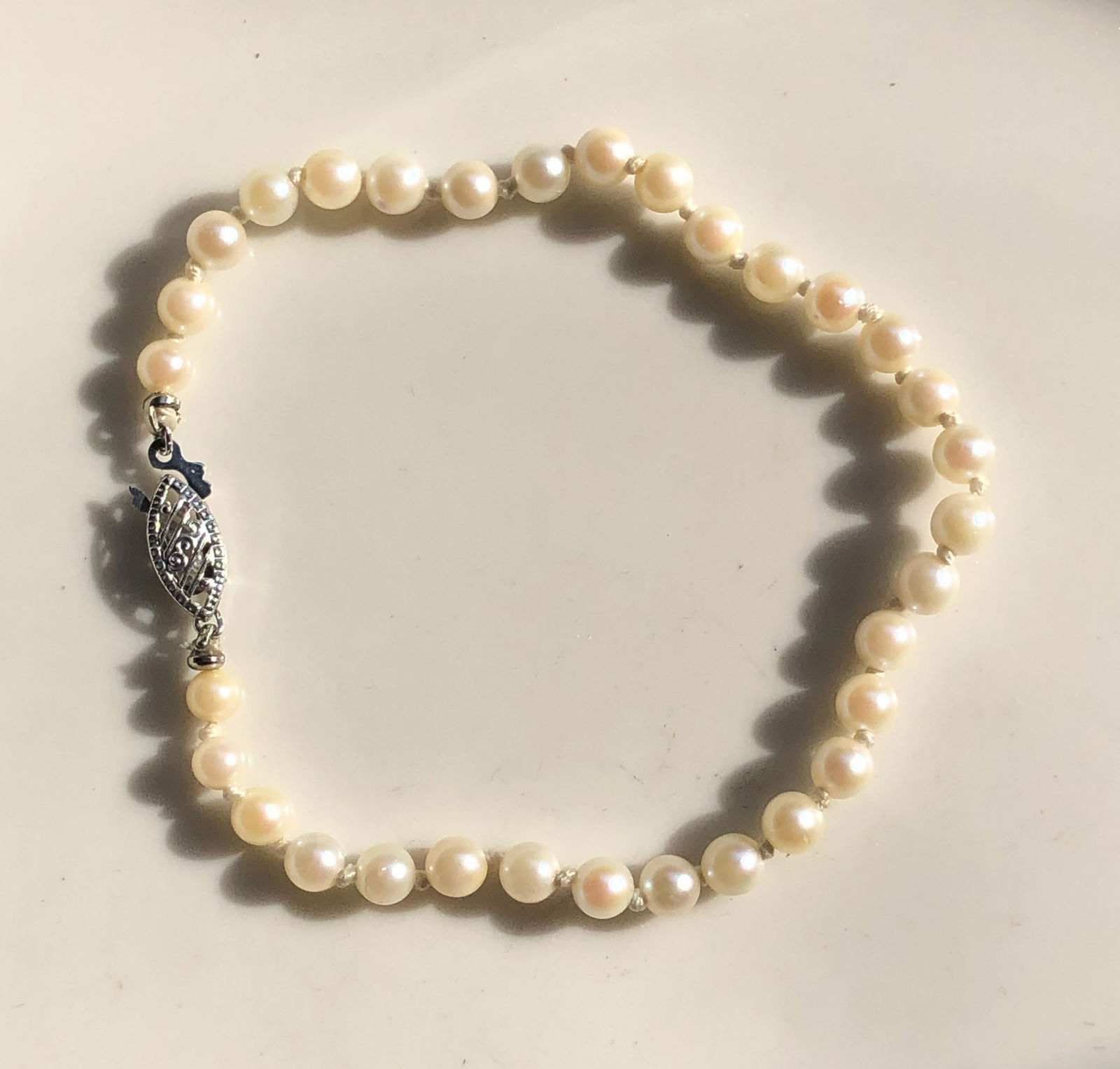 10K Gold Clasp Pearl Bracelet: 10K Gold Clasp Pearl Bracelet