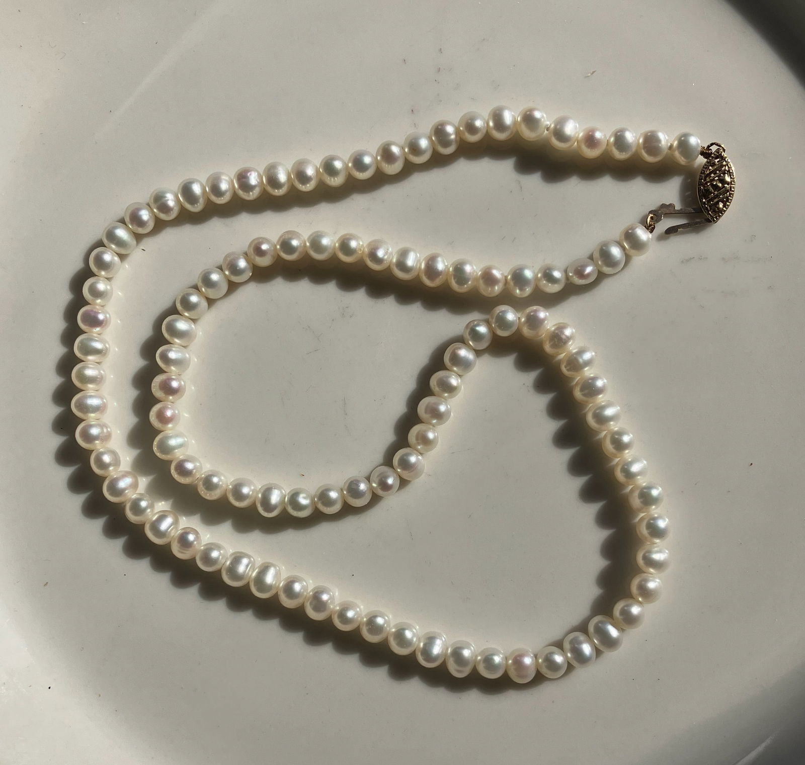 14K Gold Clasp Pearl Necklace: 14K Gold Clasp Pearl Necklace