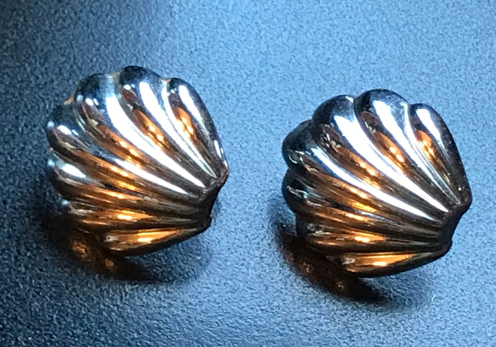 pair of Napier seashell design earings (1 of 4)