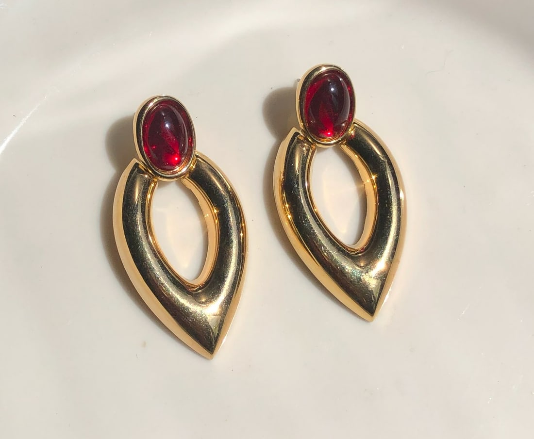 Pair of Earrings (1 of 2)